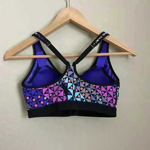 Victoria's Secret Knockout Front-Close Sport Bra - Picture 4 of 7